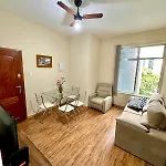 Apartamento Perto Da Praia E Do Metro Em Copacabana